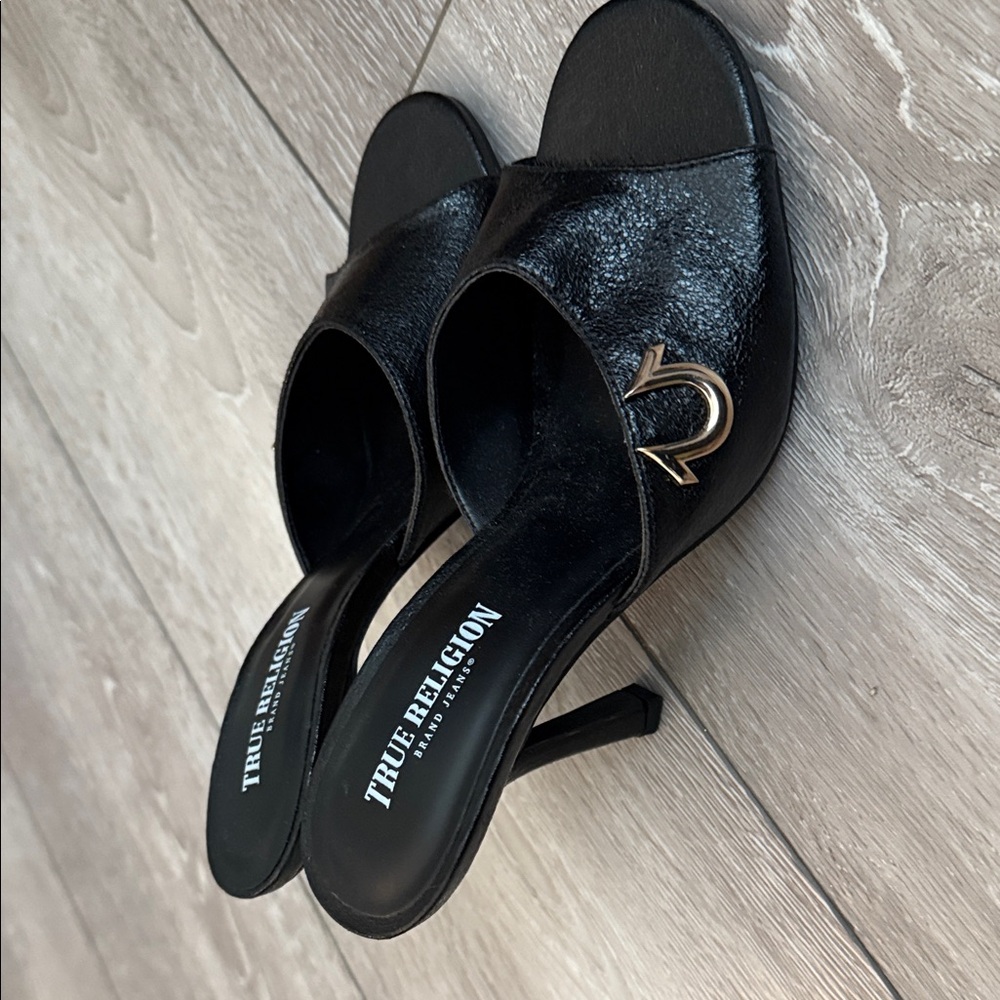 True Religion Shiny Black Heeled Mules new size 7